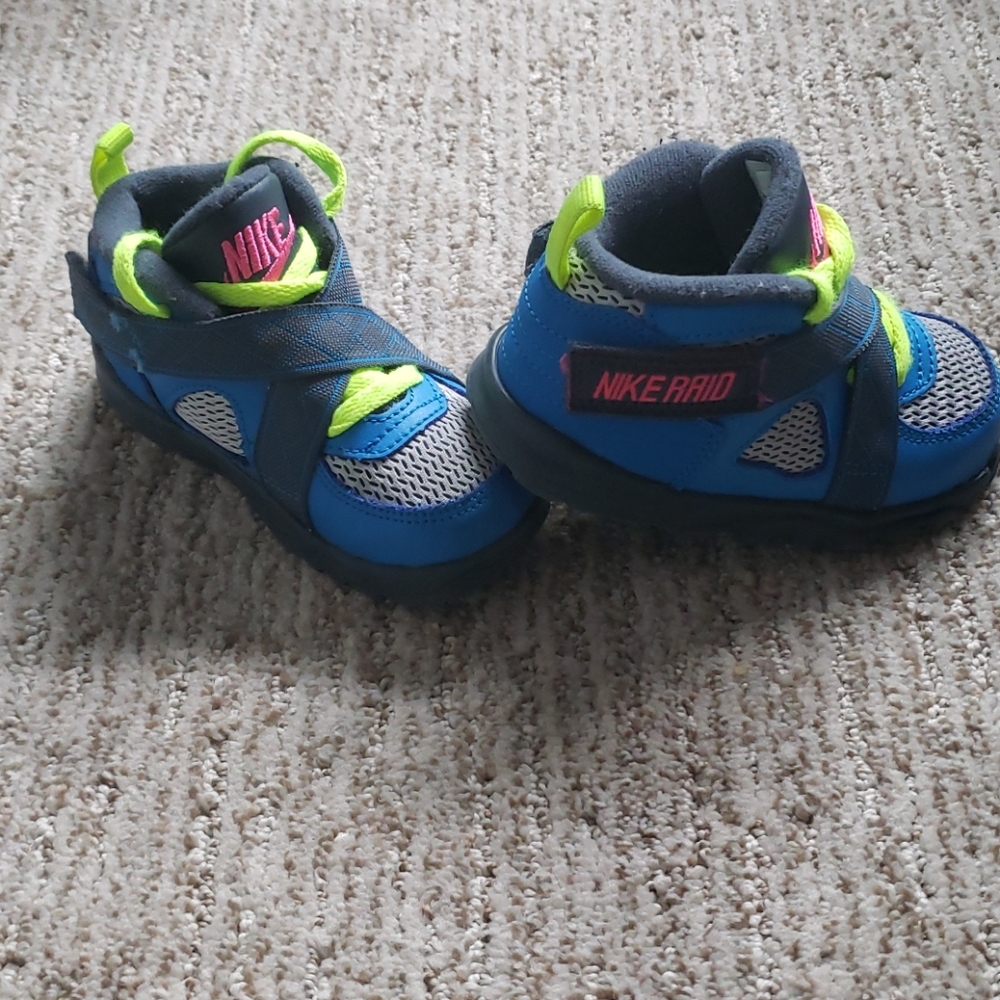 Toddler Nike Raid Sneakers Size 6C